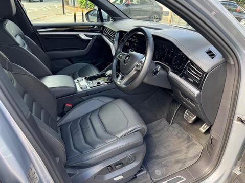 Volkswagen Touareg V6 R-LINE TECH TDI 18