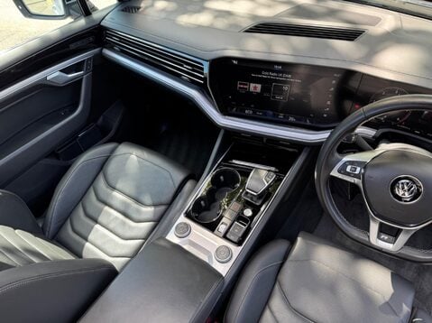 Volkswagen Touareg V6 R-LINE TECH TDI 42
