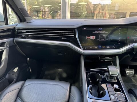 Volkswagen Touareg V6 R-LINE TECH TDI 31