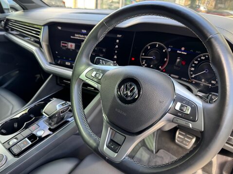 Volkswagen Touareg V6 R-LINE TECH TDI 28