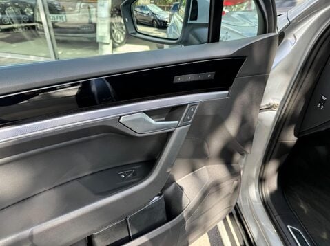 Volkswagen Touareg V6 R-LINE TECH TDI 41