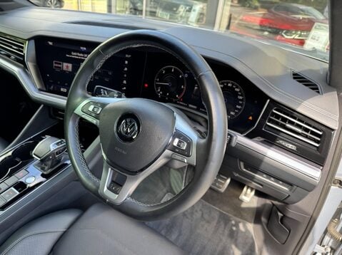 Volkswagen Touareg V6 R-LINE TECH TDI 27