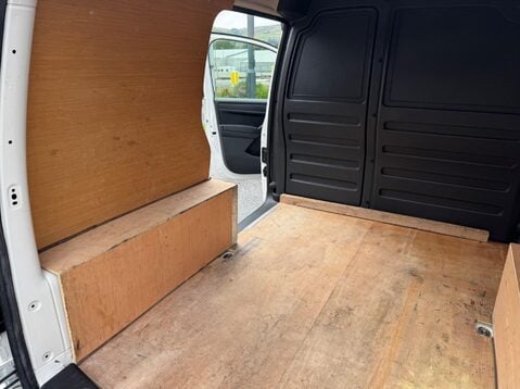 Volkswagen Caddy C20 TDI HIGHLINE 8