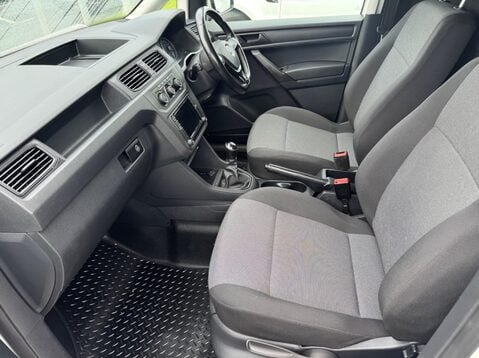 Volkswagen Caddy C20 TDI HIGHLINE 23