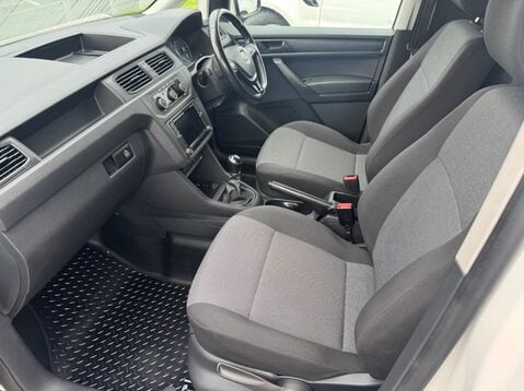 Volkswagen Caddy C20 TDI HIGHLINE 24