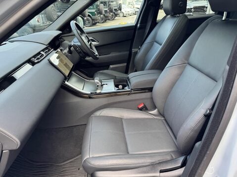 Land Rover Range Rover Velar DYNAMIC SE 17