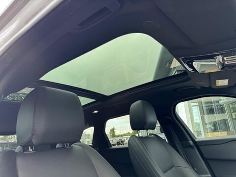 Land Rover Range Rover Velar DYNAMIC SE 24