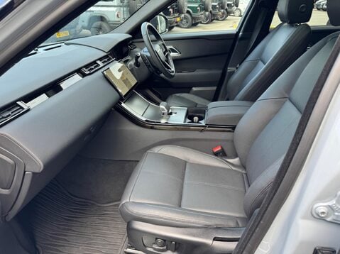 Land Rover Range Rover Velar DYNAMIC SE 18