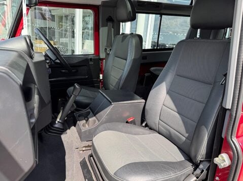Land Rover Defender TD XS STATION WAGON 29