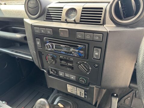 Land Rover Defender TD XS STATION WAGON 19