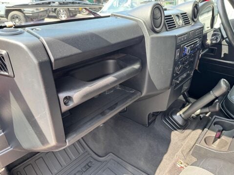 Land Rover Defender TD XS STATION WAGON 27