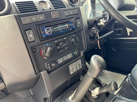 Land Rover Defender TD XS STATION WAGON 26