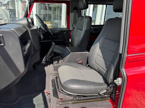 Land Rover Defender TD XS STATION WAGON 30
