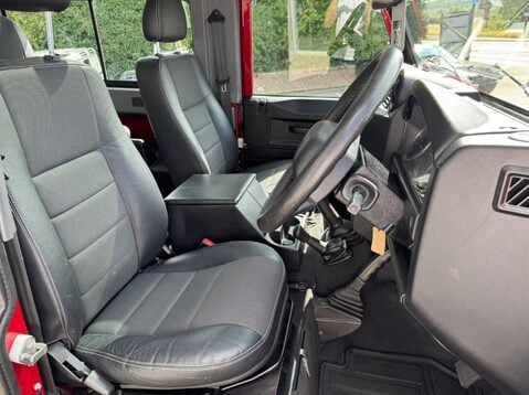 Land Rover Defender TD XS STATION WAGON 23