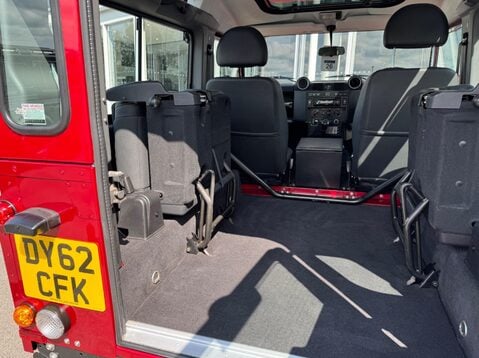 Land Rover Defender TD XS STATION WAGON 16