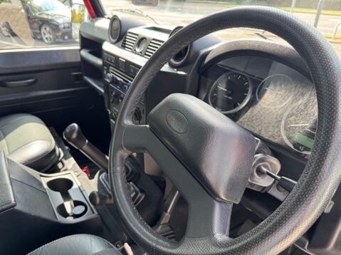 Land Rover Defender TD XS STATION WAGON 21