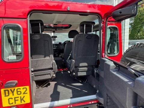 Land Rover Defender TD XS STATION WAGON 17