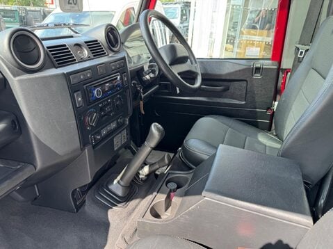 Land Rover Defender TD XS STATION WAGON 28