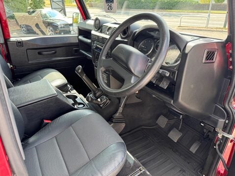 Land Rover Defender TD XS STATION WAGON 24