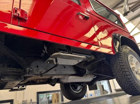 Land Rover Defender TD XS STATION WAGON 32