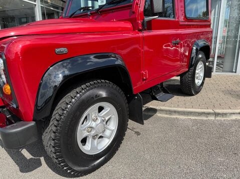 Land Rover Defender TD XS STATION WAGON 13