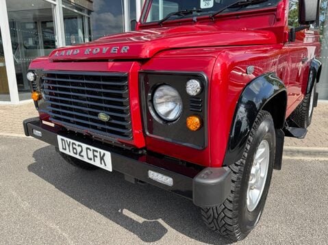Land Rover Defender TD XS STATION WAGON 14