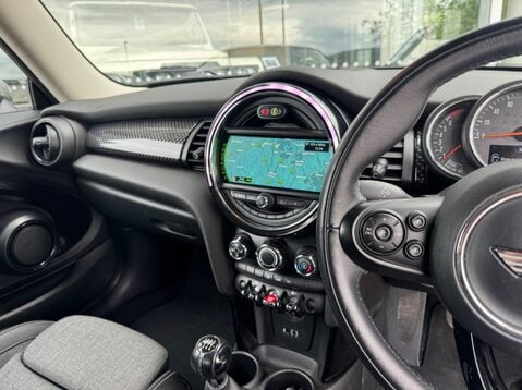 Mini Hatch 2.0 Cooper S Euro 6 (s/s) 3dr 23