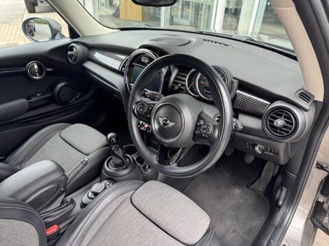 Mini Hatch 2.0 Cooper S Euro 6 (s/s) 3dr 17