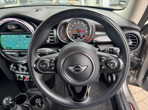 Mini Hatch 2.0 Cooper S Euro 6 (s/s) 3dr 21
