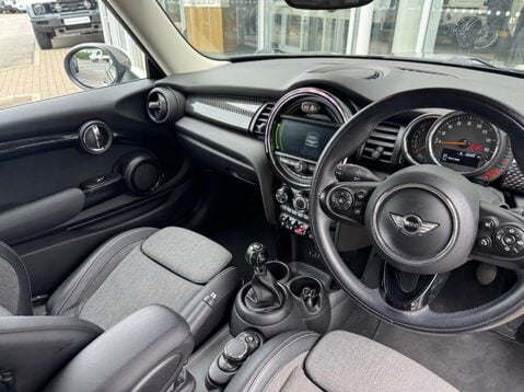 Mini Hatch 2.0 Cooper S Euro 6 (s/s) 3dr 18