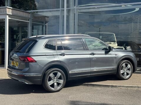 Volkswagen Tiguan Allspace SEL TSI 4MOTION DSG 9