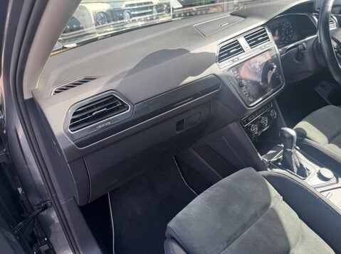 Volkswagen Tiguan Allspace SEL TSI 4MOTION DSG 17