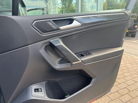 Volkswagen Tiguan Allspace SEL TSI 4MOTION DSG 24