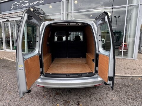 Volkswagen Caddy C20 TDI HIGHLINE 26