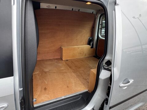 Volkswagen Caddy C20 TDI HIGHLINE 23