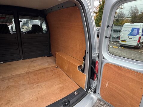 Volkswagen Caddy C20 TDI HIGHLINE 24