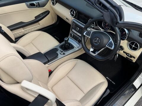 Mercedes-Benz SLC SLC 180 AMG LINE 42