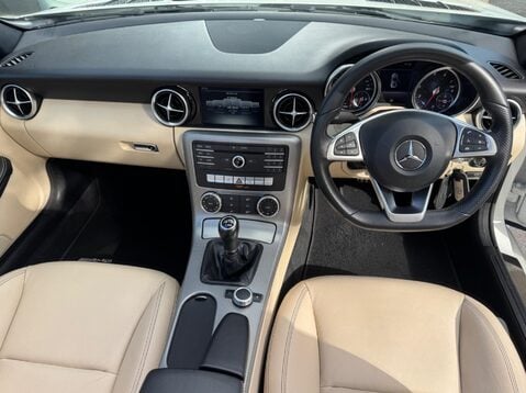Mercedes-Benz SLC SLC 180 AMG LINE 38