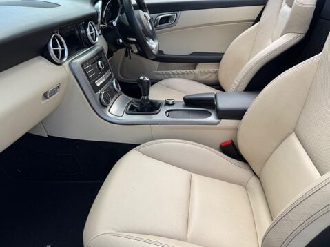 Mercedes-Benz SLC SLC 180 AMG LINE 2