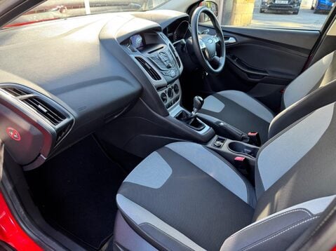 Ford Focus ZETEC 29