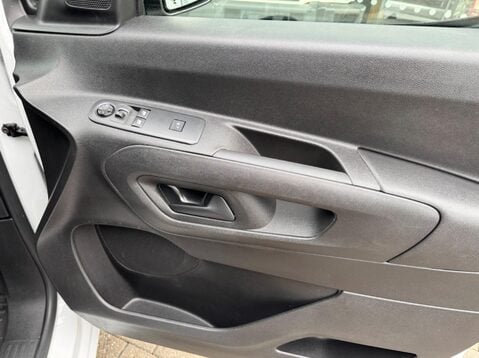 Vauxhall Combo L1H1 2300 PRIME S/S 27