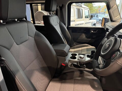 Ineos Grenadier 3.0D Utility Wagon Auto 4WD Euro 6 (s/s) 6dr 9