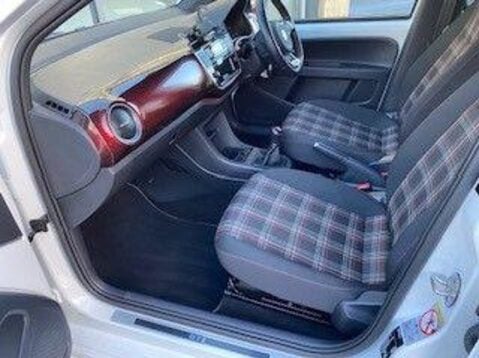 Volkswagen Up GTI 15