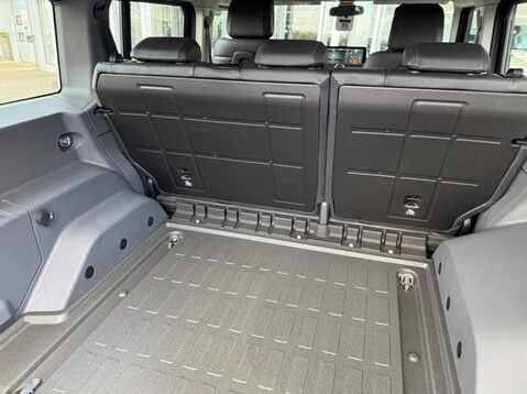 Ineos Grenadier FIELDMASTER EDITION 9