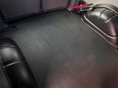 Volkswagen Transporter T32 TDI KOMBI HIGHLINE 4MOTION 77