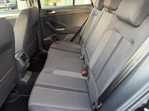 Volkswagen T-Roc LIFE TSI DSG 28