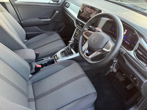 Volkswagen T-Roc LIFE TSI DSG 10