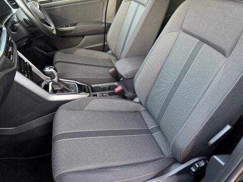 Volkswagen T-Roc LIFE TSI DSG 27