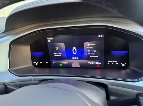 Volkswagen T-Roc LIFE TSI DSG 34