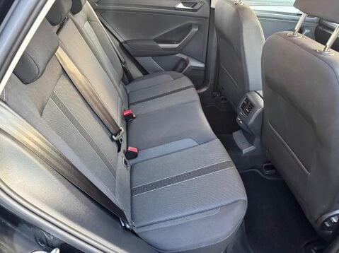 Volkswagen T-Roc LIFE TSI DSG 31